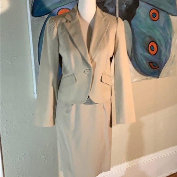 Skirt and jacket suit - Picture 14 of 16